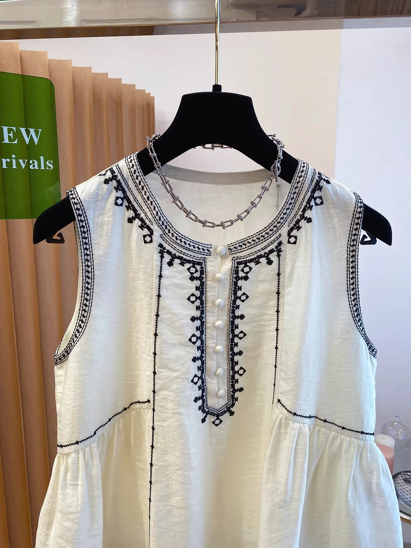 قميص نسائي أنيق بدون أكمام مطرز، بلوزة فضفاضة بتصميم عتيق، نمط صيفي جديد بشعور وطني، أسلوب مريح للتنقل #1