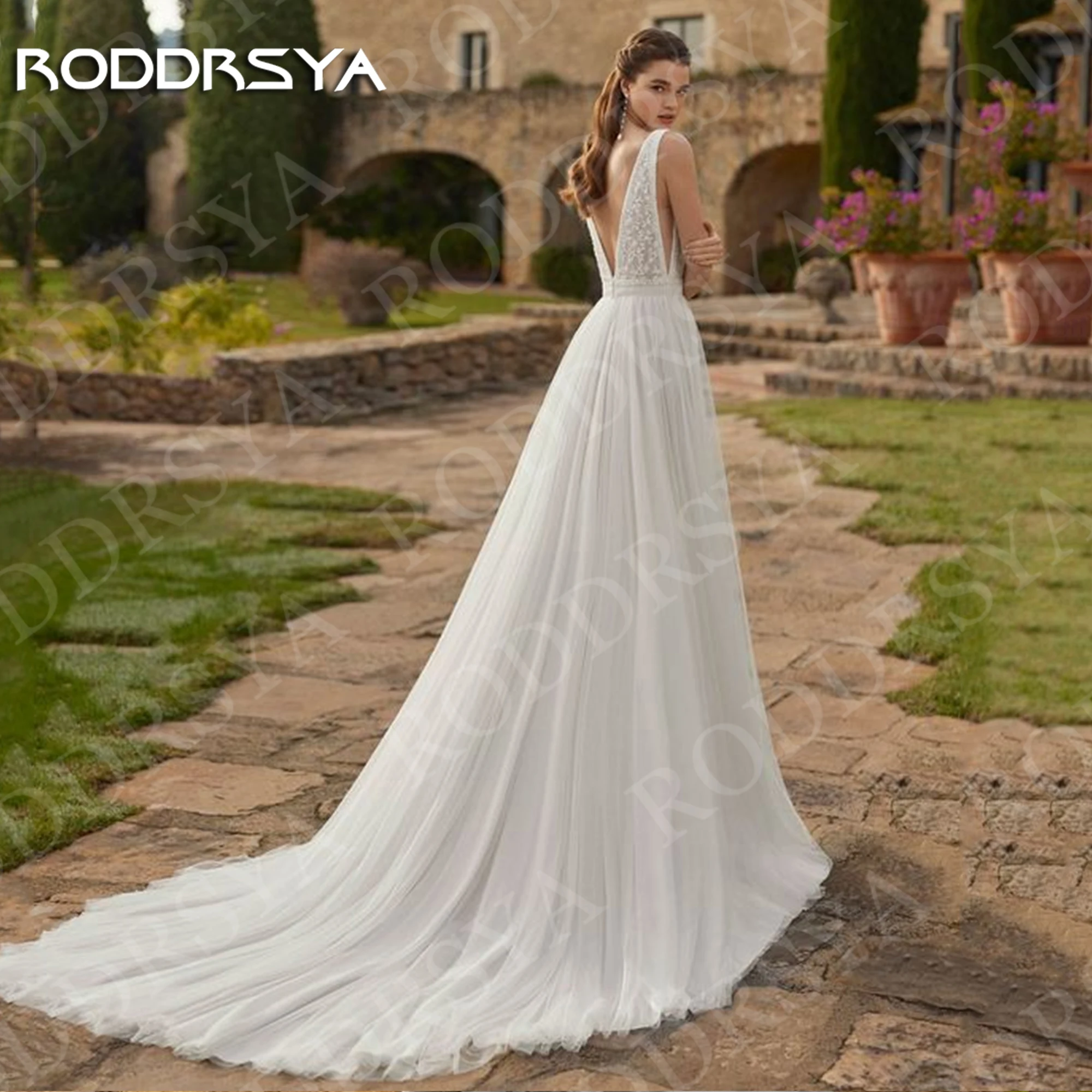 RODDRSYA بوهو عارية الذراعين فستان الزفاف الساحرة يزين الدانتيل الخامس الرقبة بلا أكمام خط فساتين الزفاف مخصصة بوهيميا ثوب الزفاف سحر الدانتيل زين الخامس الرقبة عرف بلا أكمام الزفاف