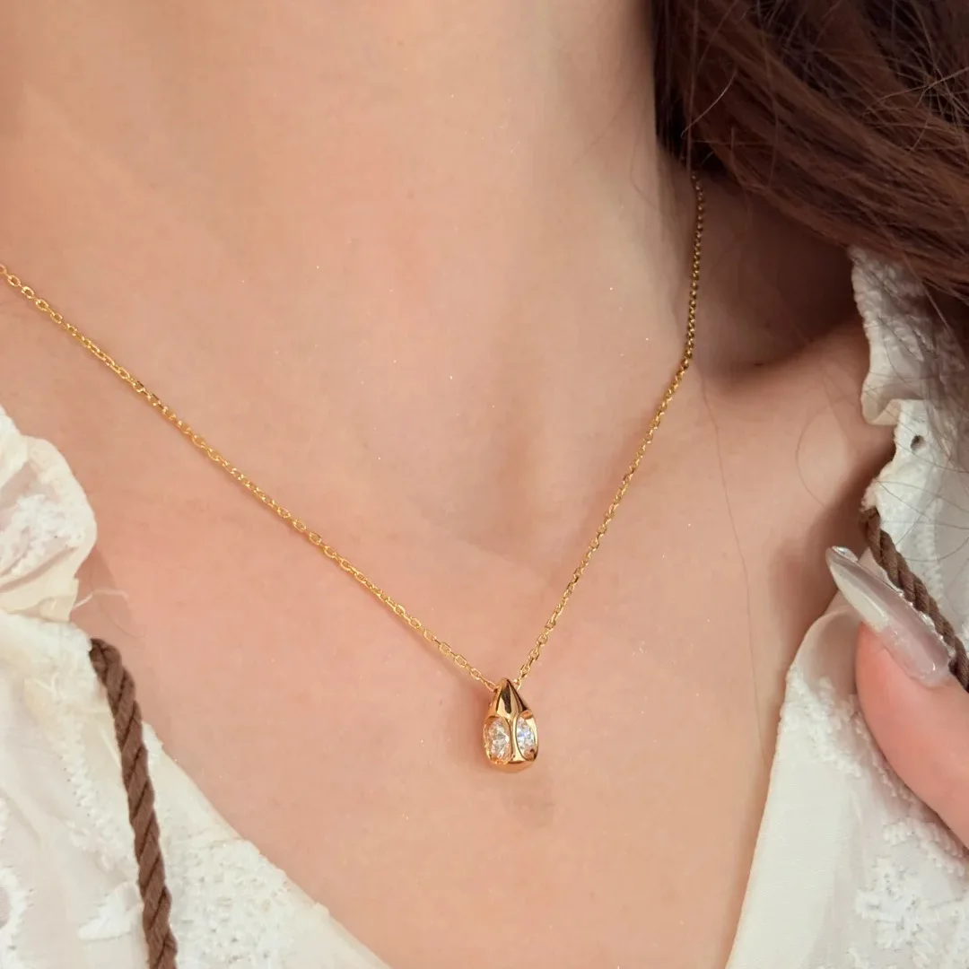 18k Yellow Gold Pendant Necklace For Women Love Heart Clavicle Chain Wedding Jewelry GiftCut Sparkling Diamond Pendant Necklace #2