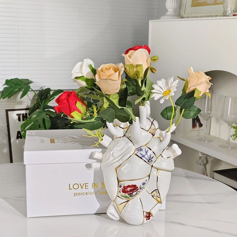 Heart vase Living room wine cabinet TV cabinet Home decoration ornament Bone china creative light luxury high-end vase
