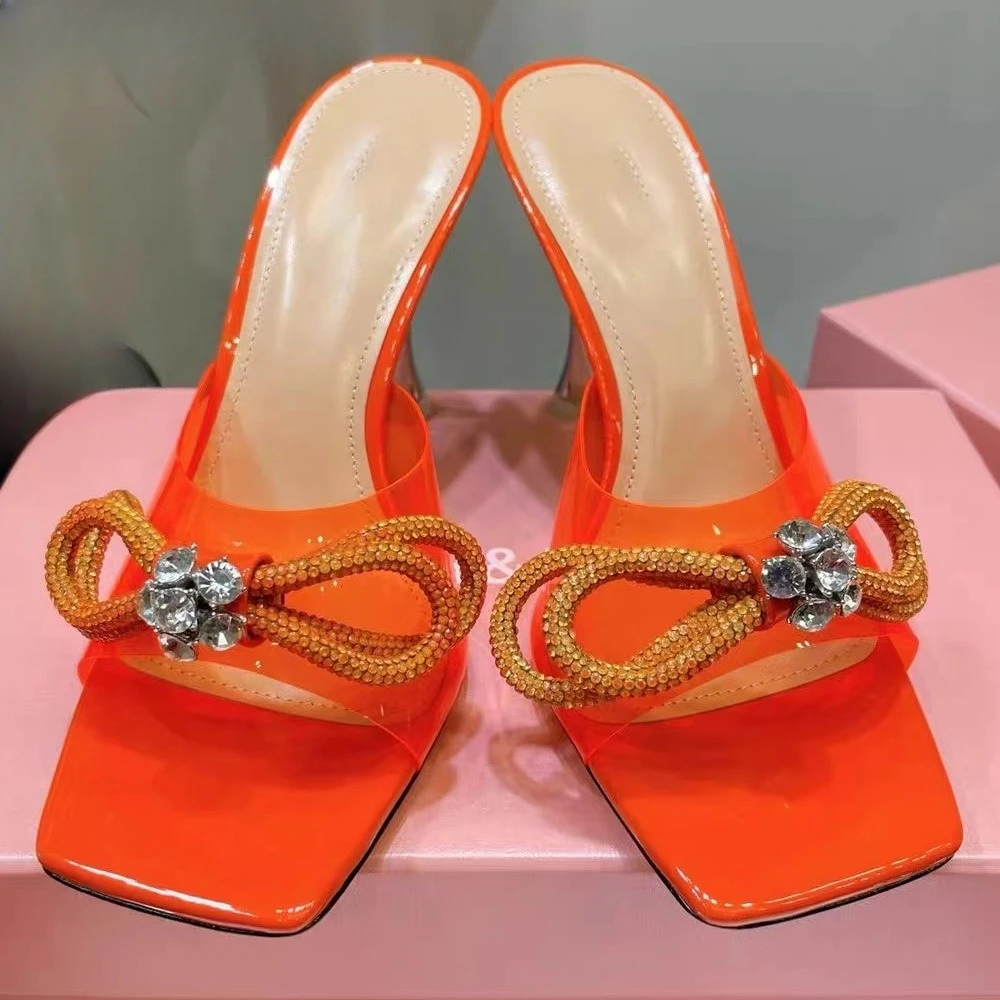 

Летние женские туфли 2026: Модные вечерние туфли-мюли с квадратным носком, лазерной резкой, стразами и бантом, прозрачные, на высоком каблуке, для вечеринок и подиумных показов