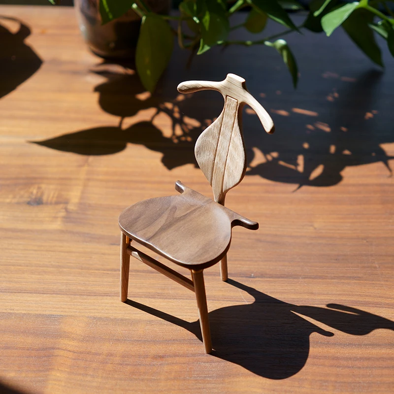 

1953 Miniature Furniture Figure Art Design Ornaments, Wooden Leaf-shaped Small Chair Ornaments