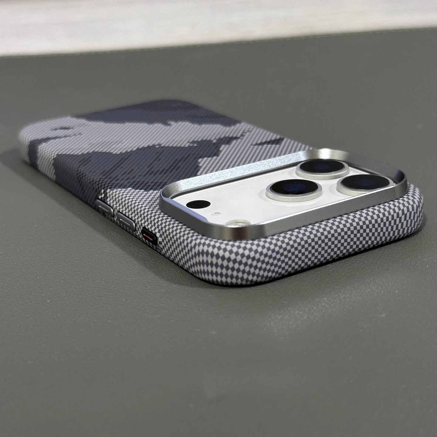 Magnetyczne etui Snow Mountain na iPhone'a 17 16 Pro Max, matowe, tłoczone, twarda obudowa PC, ochrona obiektywu aparatu, Capinha Funda — zdjęcie produktu 4
