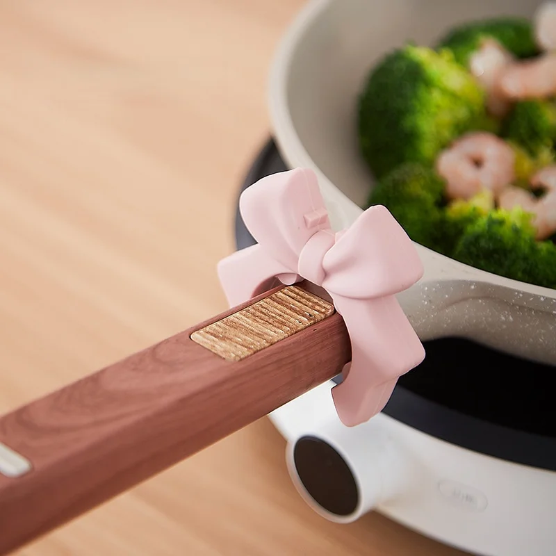 Cute Bow Silicone Pot Side Spoon Rest Heat Resistant Utensil Holder Anti Scald Kitchen Tool Rack For Cooking Pan Edge Storage