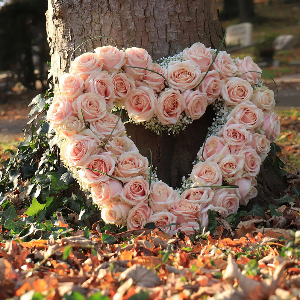 

2Pcs Heart Shaped Floral Holder with Suction Cups for Wedding Car Decoration Fresh Flower Arrangement Tool Romantic Hollow