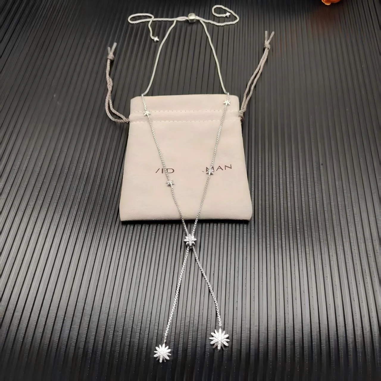 

Новинка 2025 года, высококачественное женское ожерелье с подвеской в классическом стиле DY, изысканные бриллианты, элегантные и изысканные украшения для любого случая