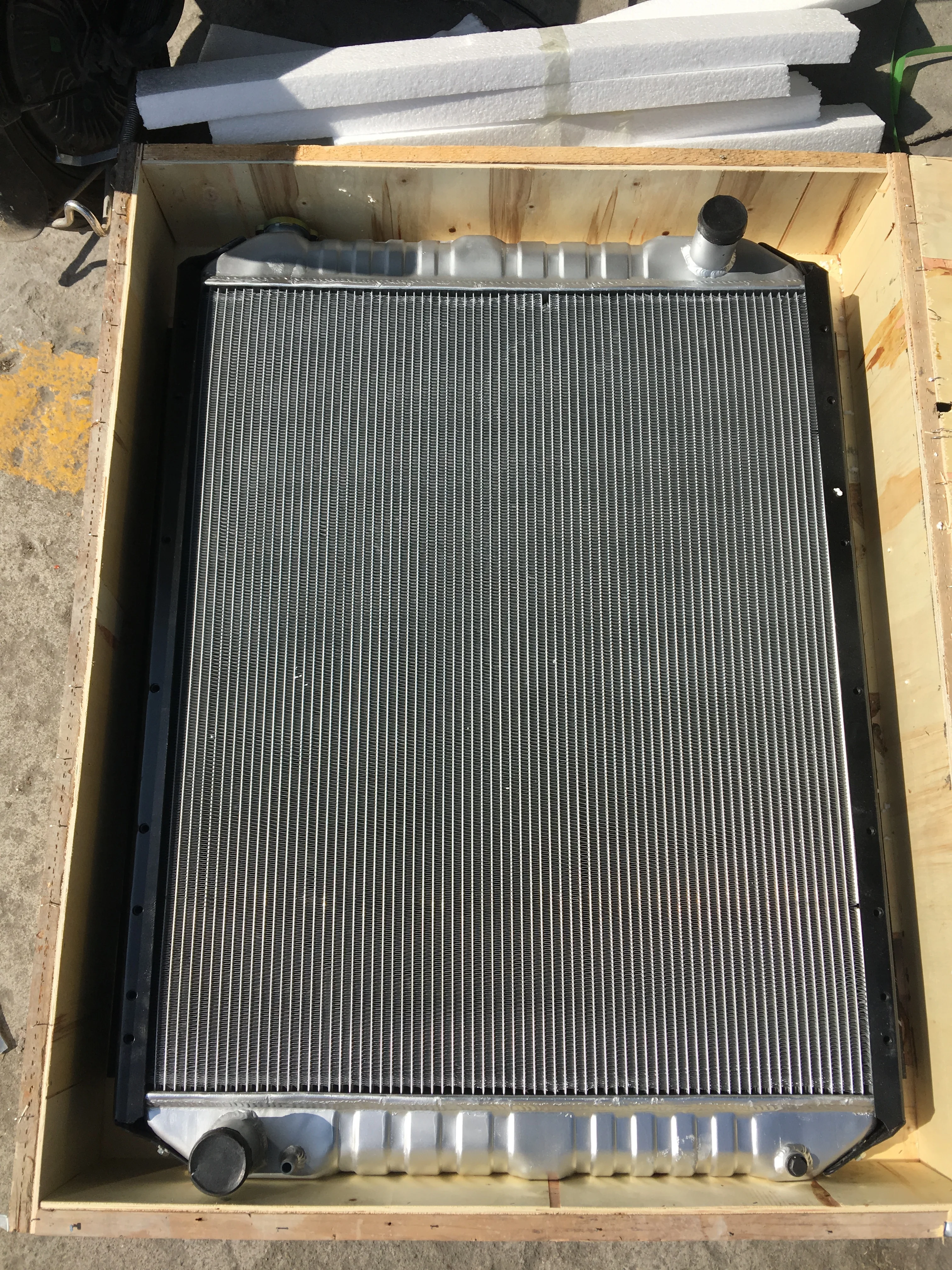 PC200-6  6D102 excavator radiator water tank cooler factory price 20Y-03-21510