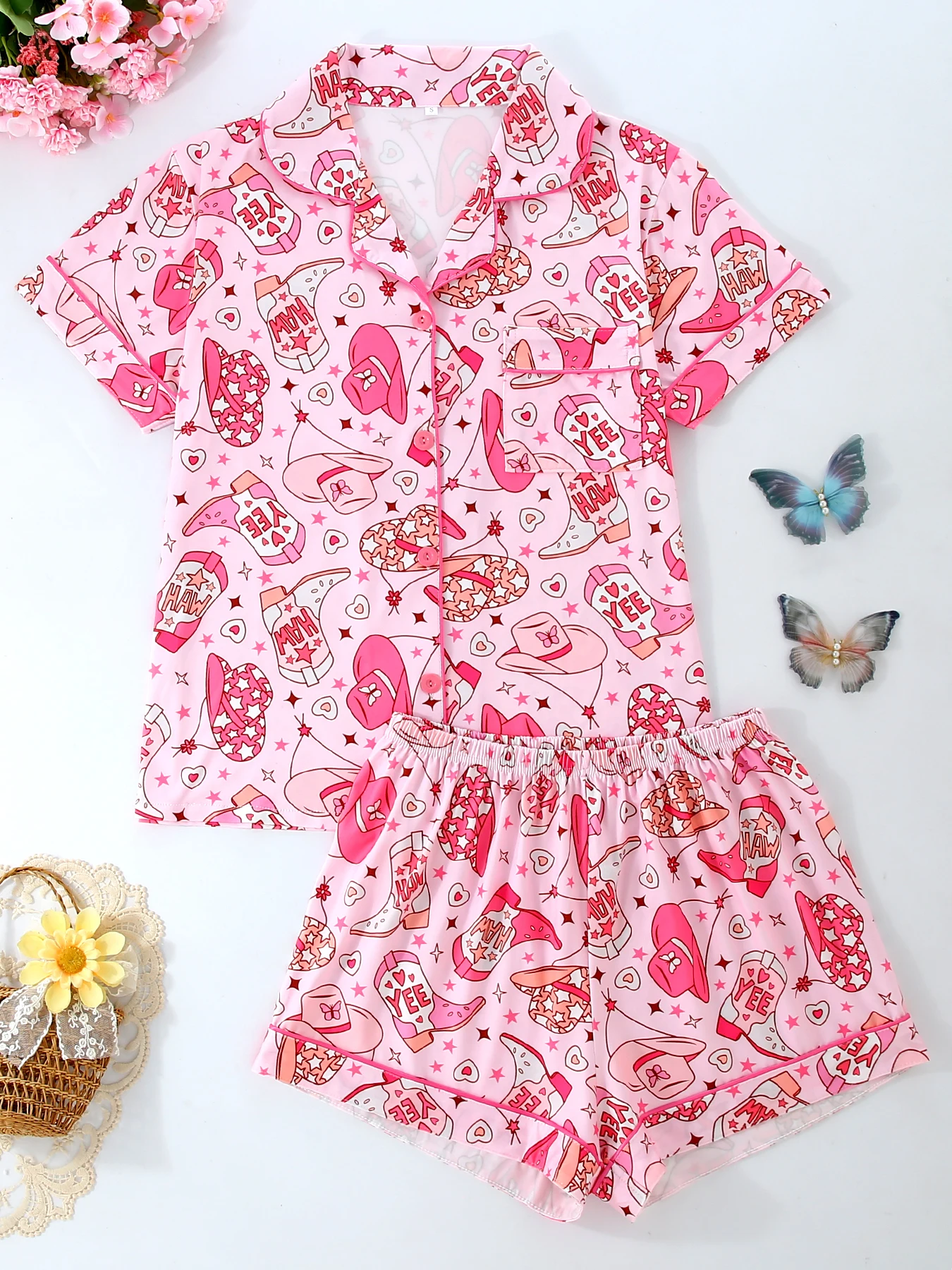 

Two-piece pajamas with a pattern of cowboy boots and cowboy hats, including a button-down short-sleeved shirt and loose stretchy