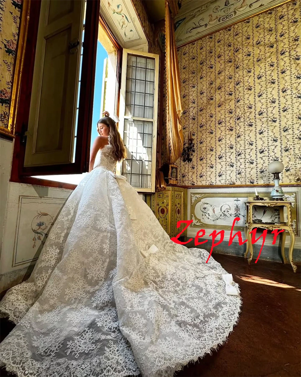 Robe De mariée en dentelle blanche, personnalisée, exquise, élégante, col licou, sans manches, traîne chapelle, fermeture éclair au dos