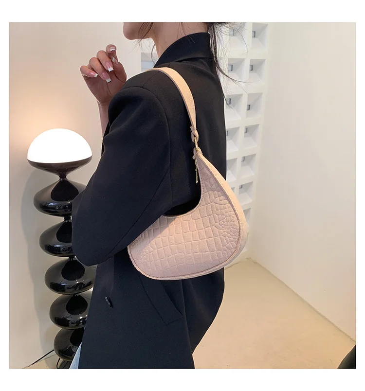 2025 Solid Color Fashion Women's Handbag Korean Edition Summer New Item Underarm Bag image 3