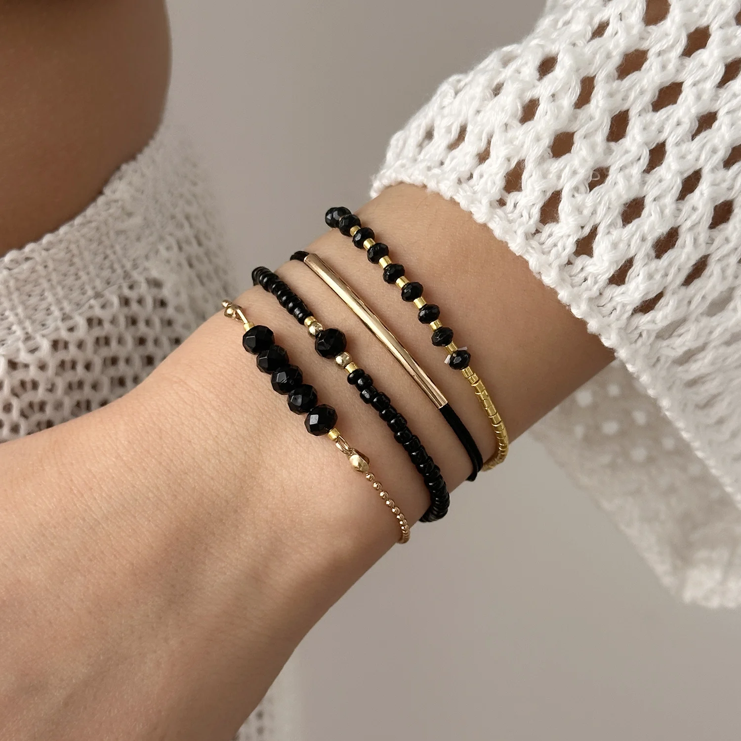 Handgefertigtes schwarzes Glasstein-Armband-Set für Frauen, böhmischer mehrschichtiger gestapelter Reis, Perlen-Gliederkette, Armreif, Modeschmuck – Detail 2