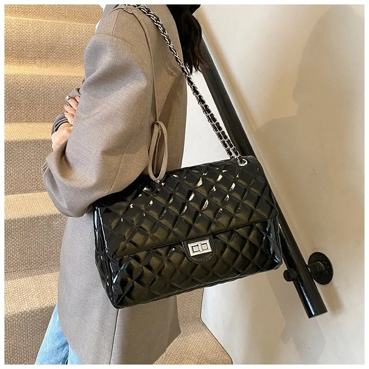 

2025 Autumn New 2328 Shoulder Bag Fashionable and Simple Commuter PU Lock Diamond Chain Bag
