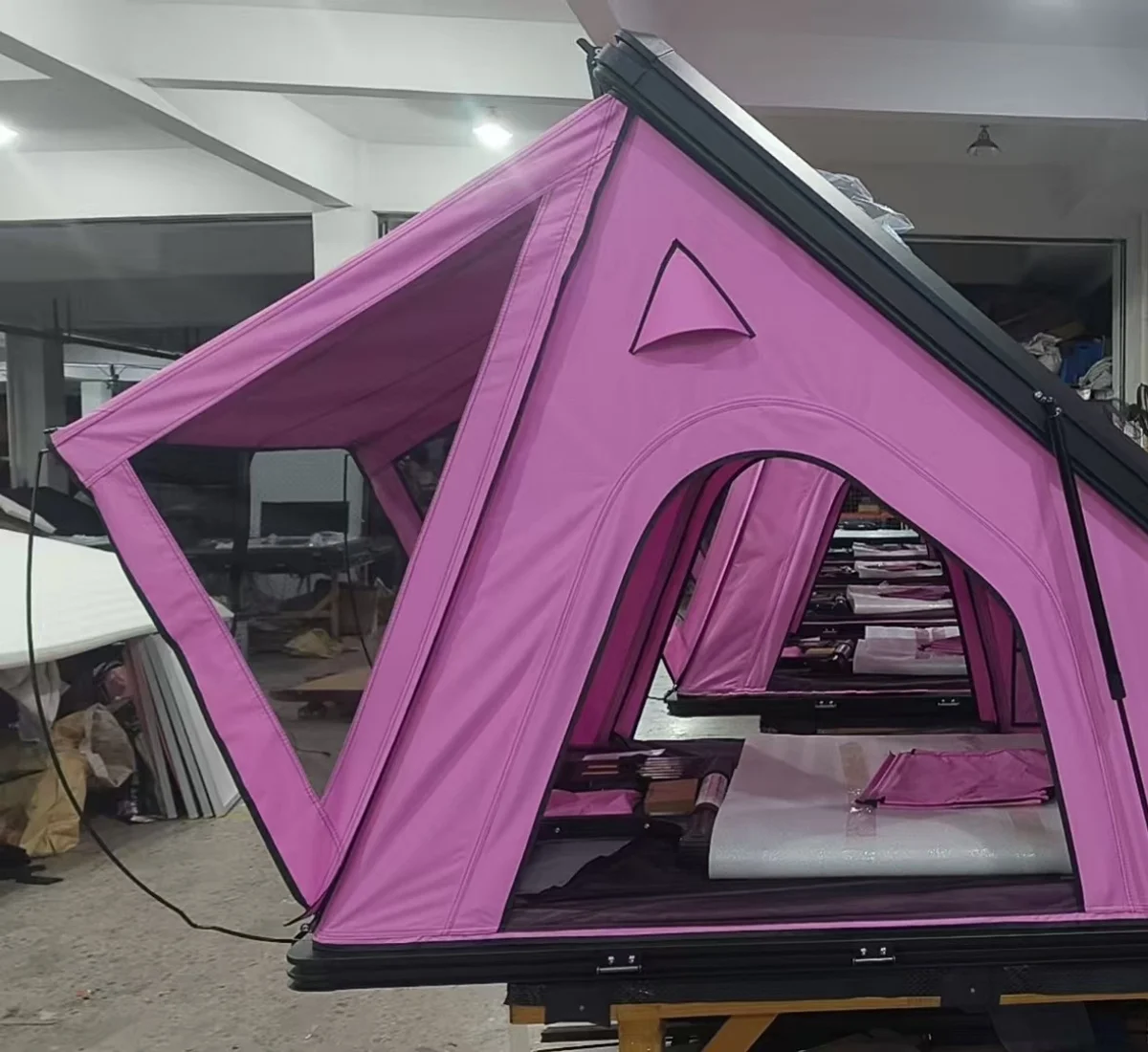 New Color Design pink Fashionable Four-season Waterproof Roof Top Tent Aluminum Shell Easy Mounting 2-3 Person