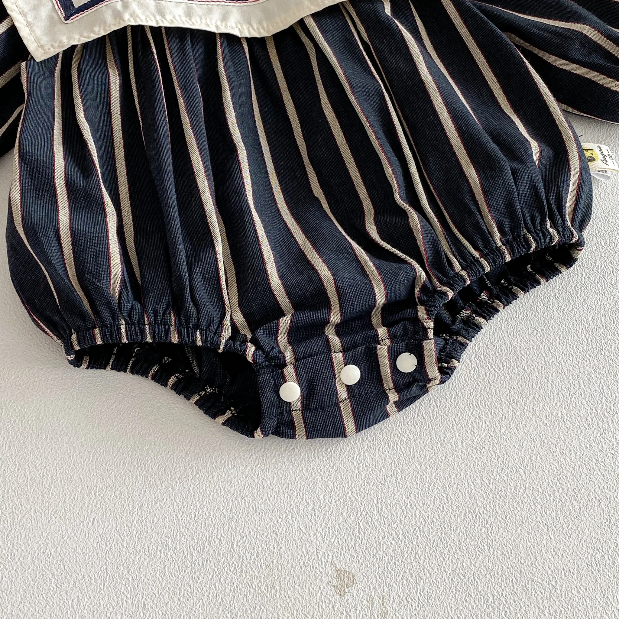 Herbstkleidung für Mädchen: Langärmliger Overall mit großem Revers und Stickerei, süßes gestreiftes Kletterkleid – Detail 6