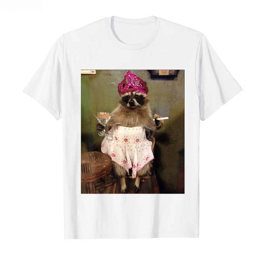 2026 Summer Camiseta Divertida Con Estampado De Mapache Fumador Camiseta De Mujer Con Misterio Caótico Y Oscuro Y2K.