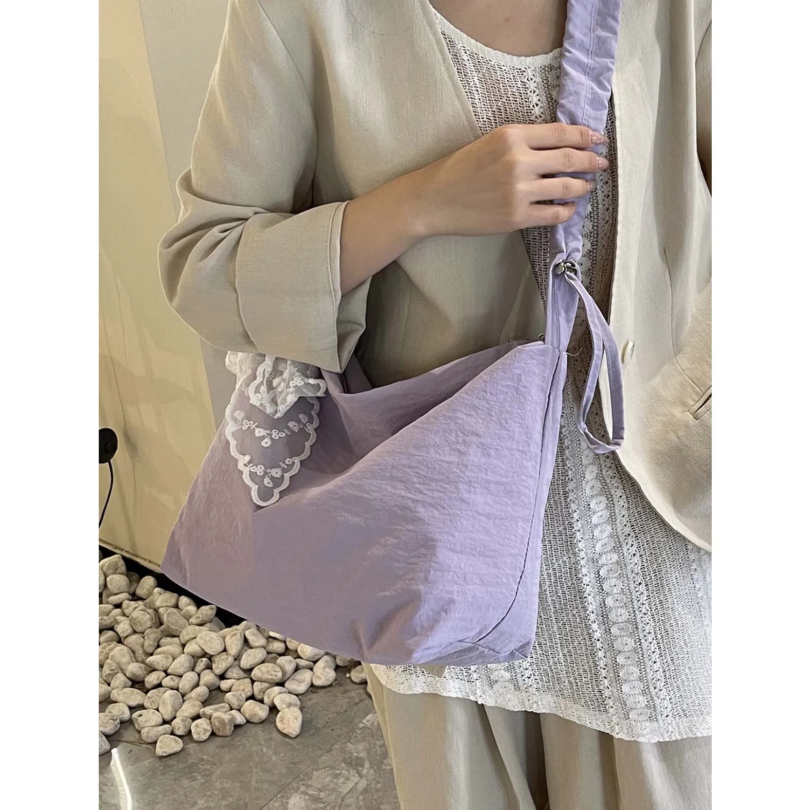 

Forest style pleated drawstring shoulder strap dumpling bag solid color simple and lazy style commuting art Korean version singl