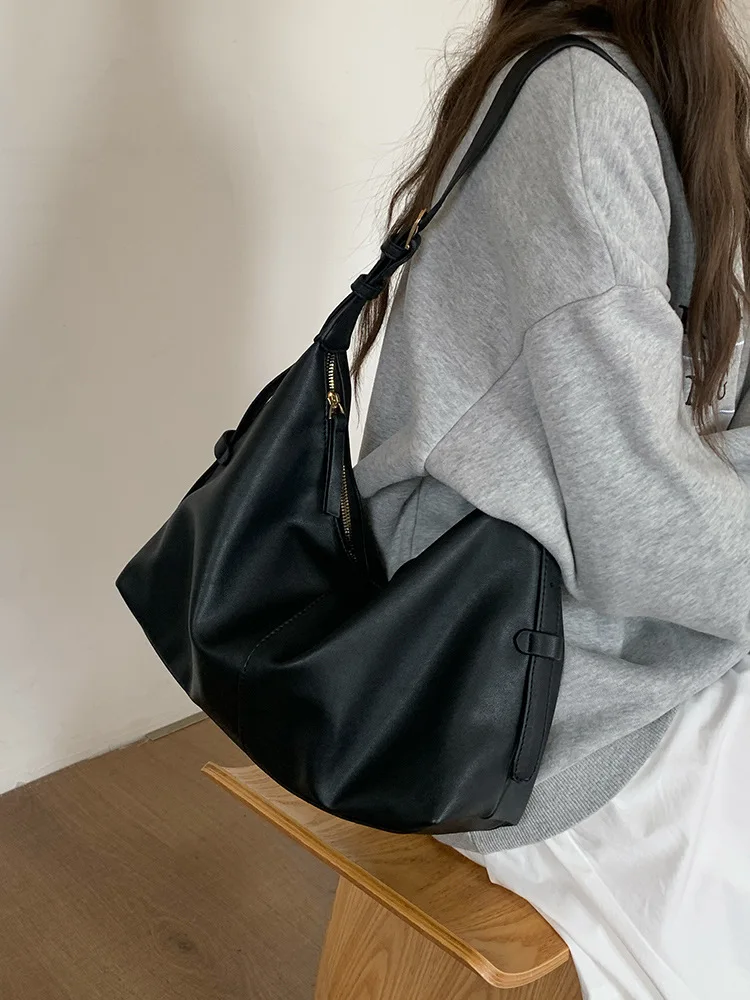 CGCBAG 2025 موضة جديدة فاخرة العلامة التجارية حقيبة نسائية صغيرة حقيبة عادية Lage قدرة الكتف حقيبة كروسبودي بسيطة التنقل حقيبة يد الإناث