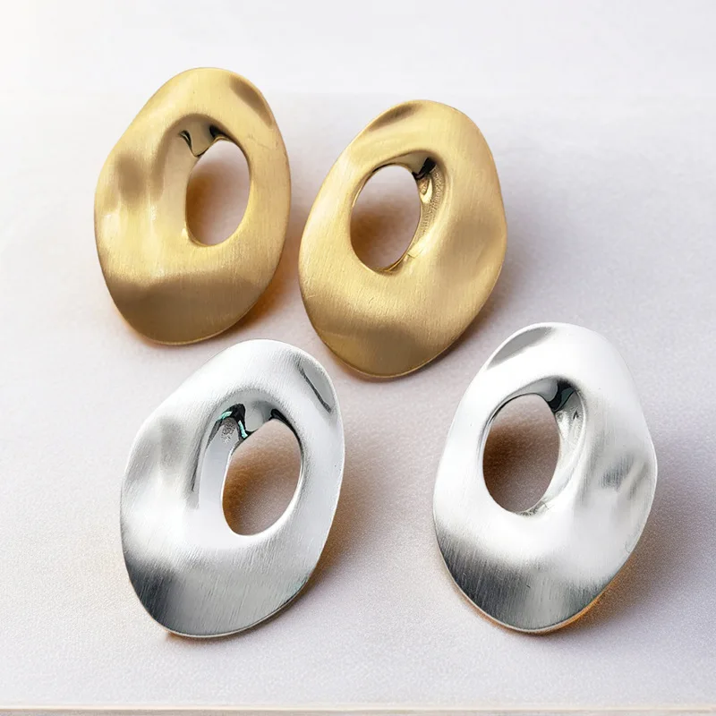 

Heavy Industry Brushed Personalized Geometric Circle Earrings Metallic Lines Minimalist Women's Stud Earrings Elegant Jewelry Gi
