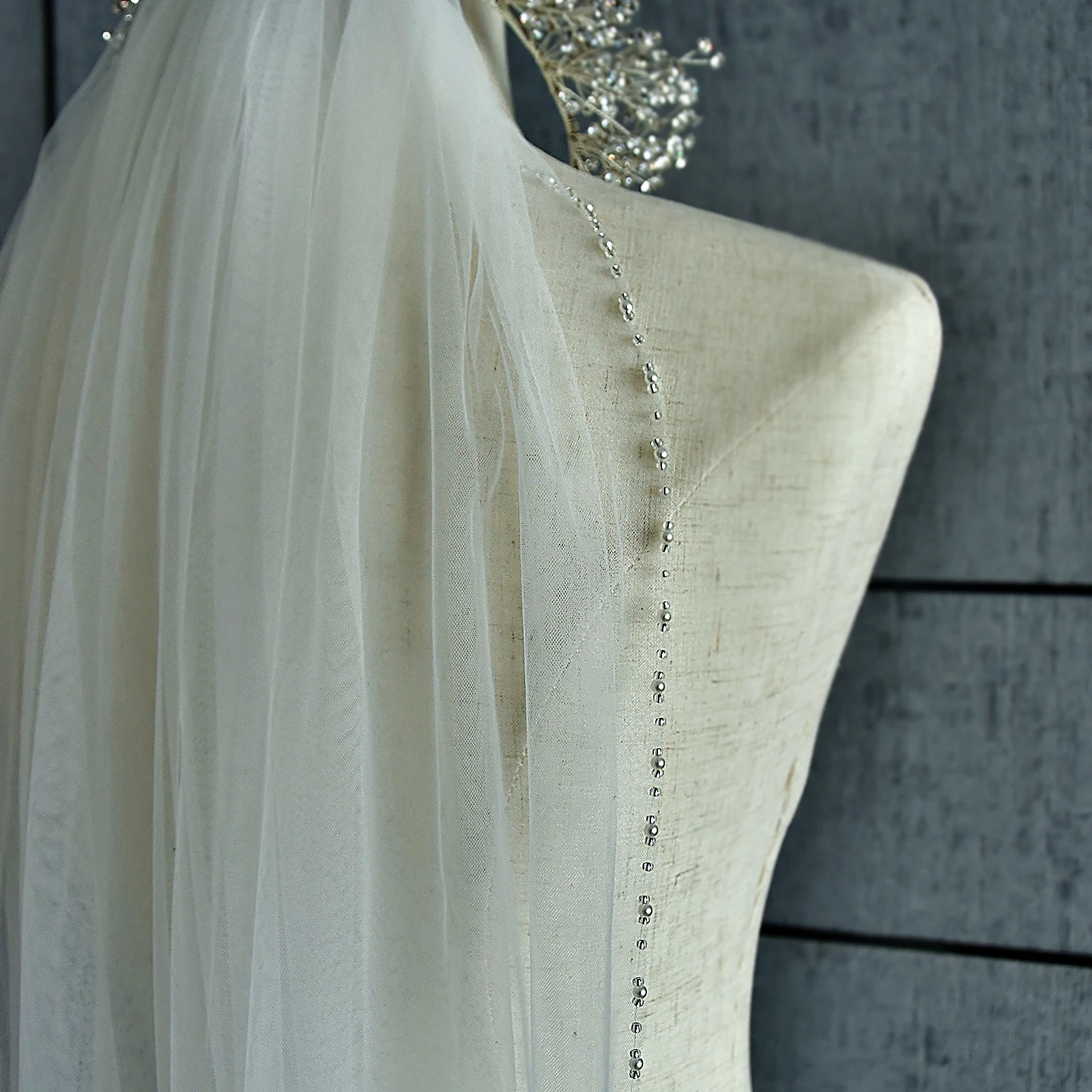 

TOPQUEEN Velo De Novias Женская фата с бисерной отделкой, белая, из мягкого тюля, ручной работы, длиной до кончиков пальцев, свадебные аксессуары M21