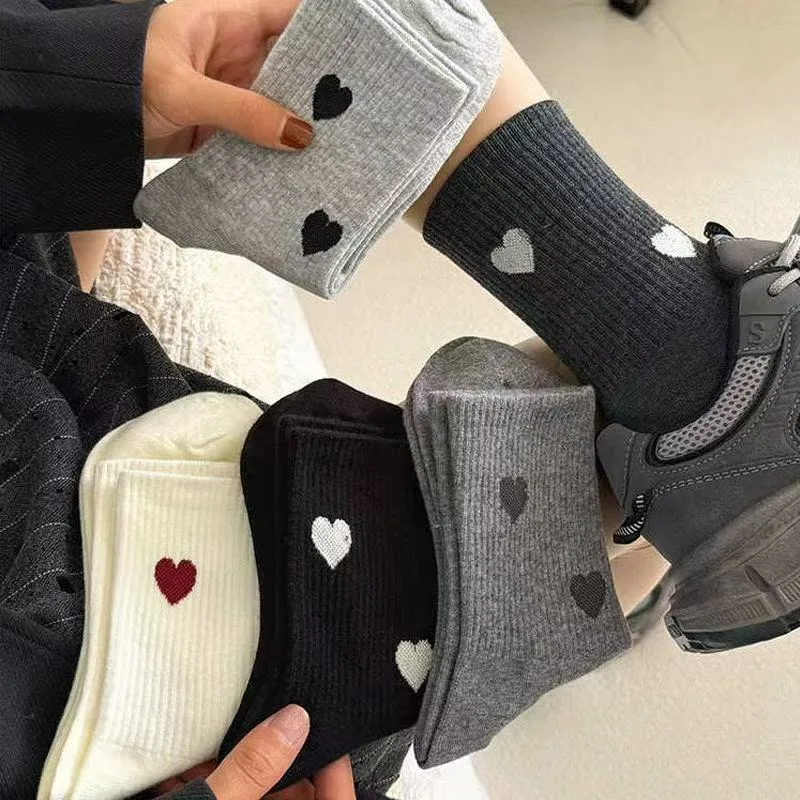 

5 Pairs Cute Heart-shaped Mid Tube Socks Autumn and Winter Japanese Women's White Socks Warm School Socks for Girls Wholesale