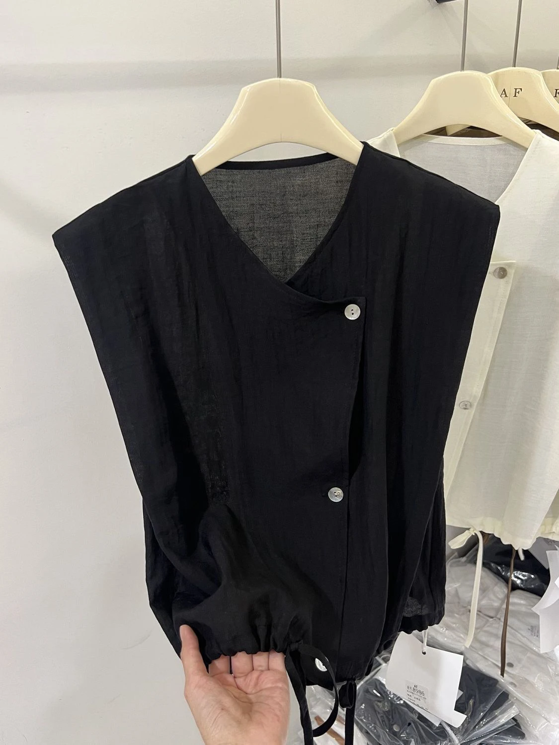 

Summer 2024 Women's irt V-ne Svel Irregular Design ort Length Dstring Top Commute Sle Loose Fit Warmth Function