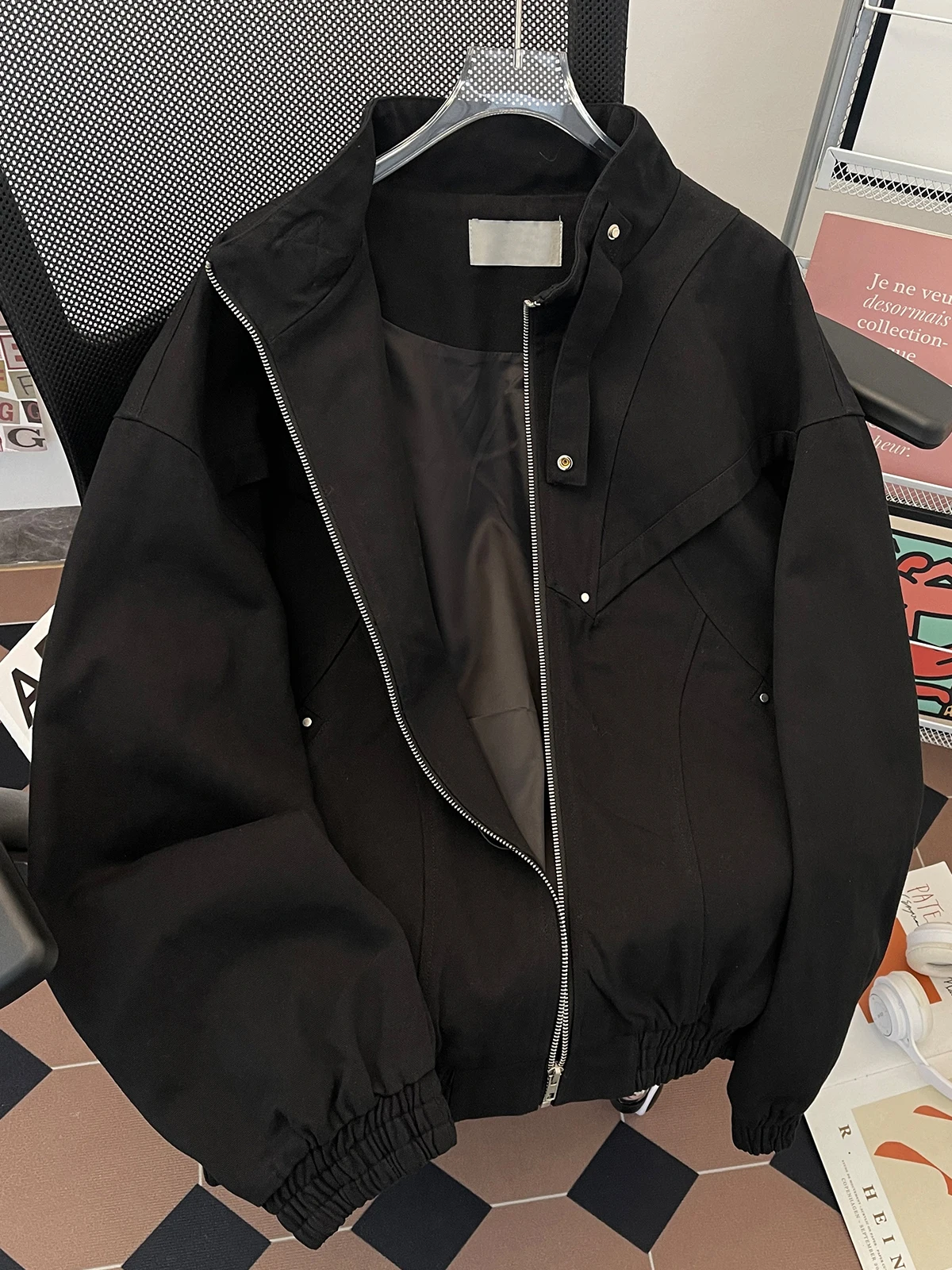 

Весенне-осенняя хлопковая куртка с воротником-стойкой для мужчин: повседневный спортивный уличный стиль, ветрозащитная, универсальная, на молнии, свободного кроя