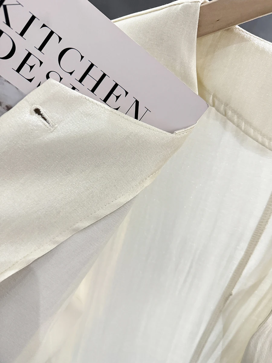 Jaqueta Feminina Leve e Respirável de Manga Curta, Coleção Verão 2025, Bege, Macia, para o Dia a Dia, Corte Reto, Poliéster