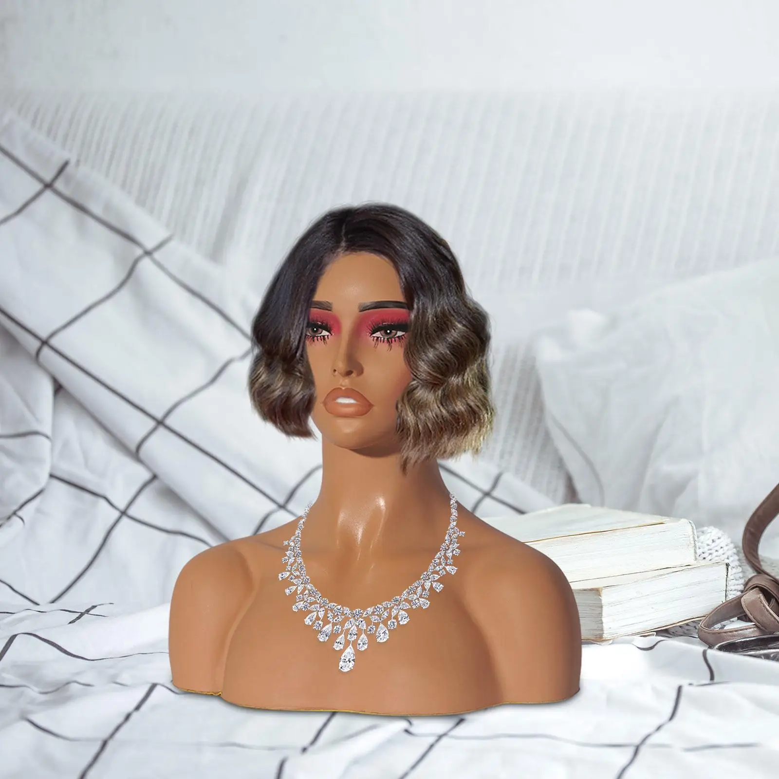 

Женская голова манекена с плечом, реалистичная, универсальная для демонстрации макияжа