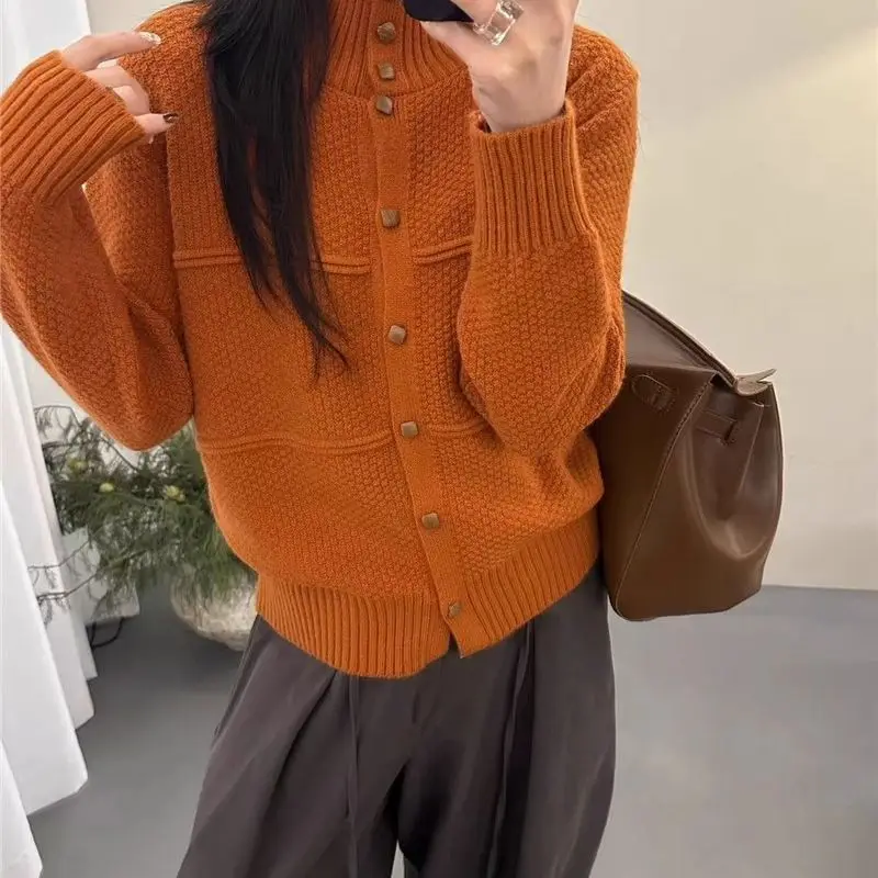 

2026 Autumn and Winter Fashion New Women's Elegant High-end Cardigan Korean Casual Long Sleeved Warm Long Sleeved Sweater