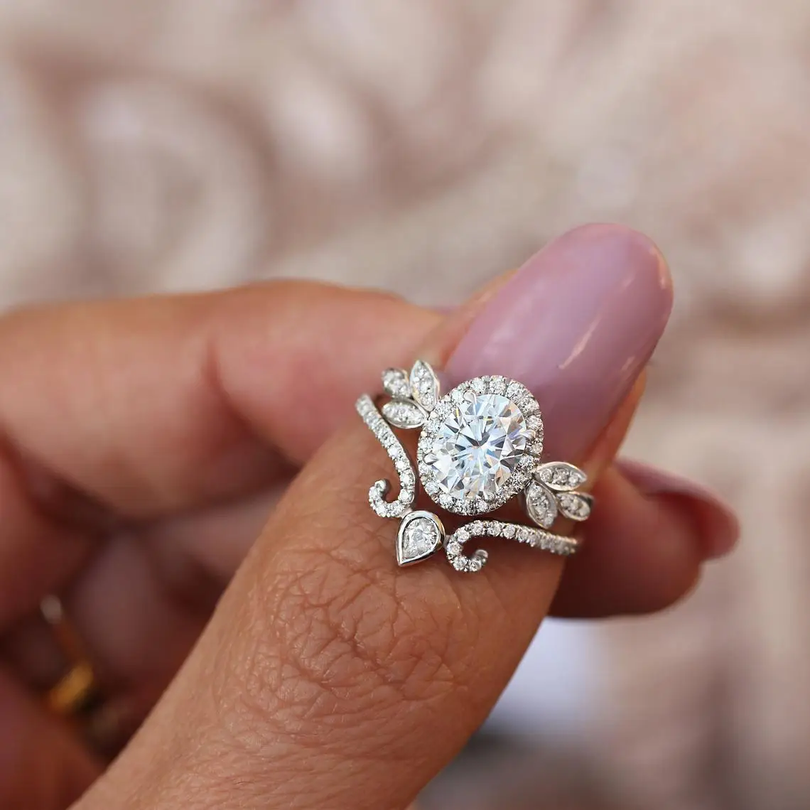 New simulation zircon ring, super flash egg-shaped cut engagement silver ring for women