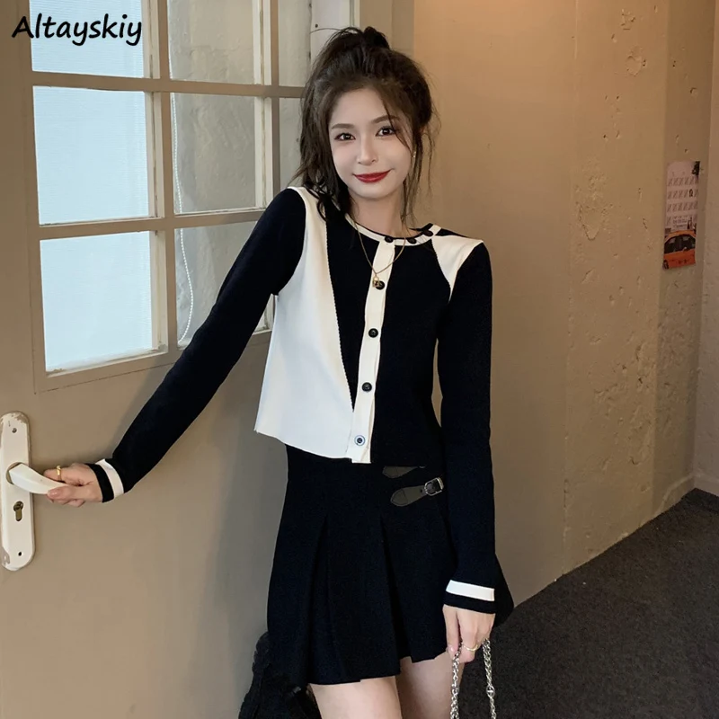 

Knitted Cardigan Women Spring Fall Button-up Streetwear All-match Contrast Color Cozy Crop Jumpers Fashion Design Classic 2024