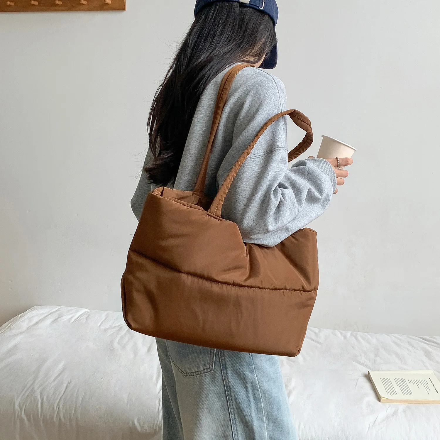 

2025 Autumn Winter Fashion Down Tote Bag for Women Large Capacity Lightweight Casual Crossbody Bag Trendy Commuter Shoulder Bag