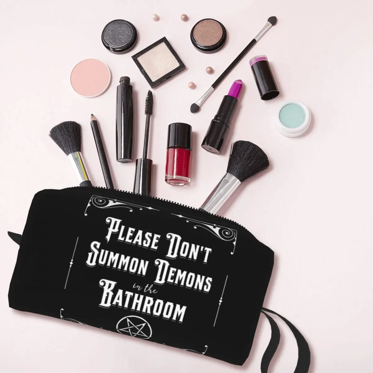 Bitte beschwenden Sie Dämonen nicht im Badezimmer. Goth Home Decor Make-up-Tasche, Kosmetiktasche für Männer und Frauen, Kulturbeutel