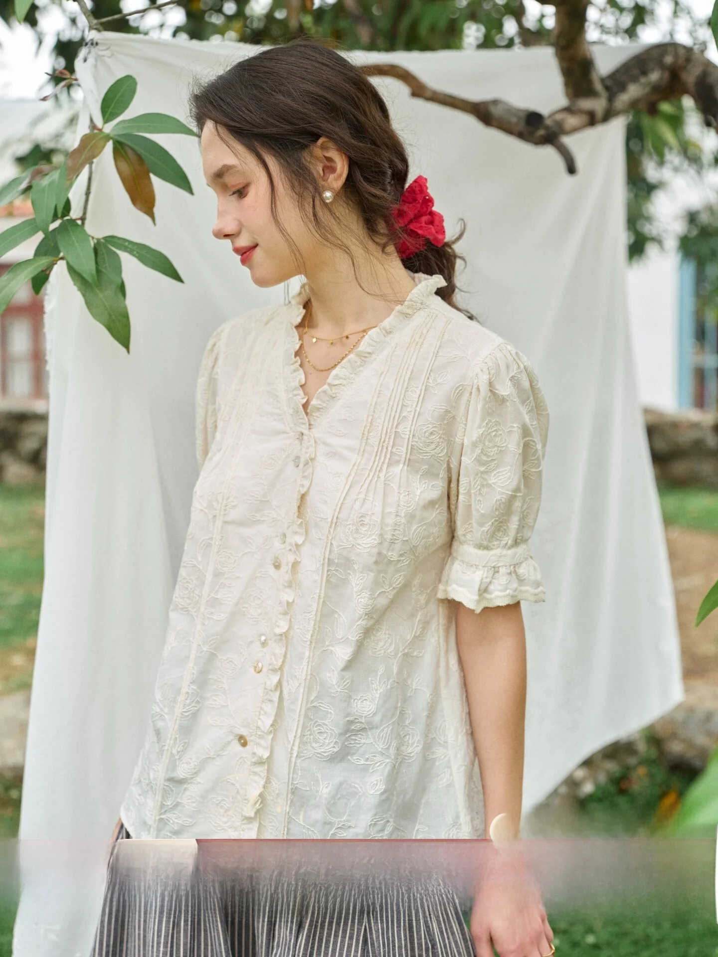 

SimpleRetro French Style Cotton Shirt Women's V-neck Short-sleeved Embroidered Texture Breathable Casual Top