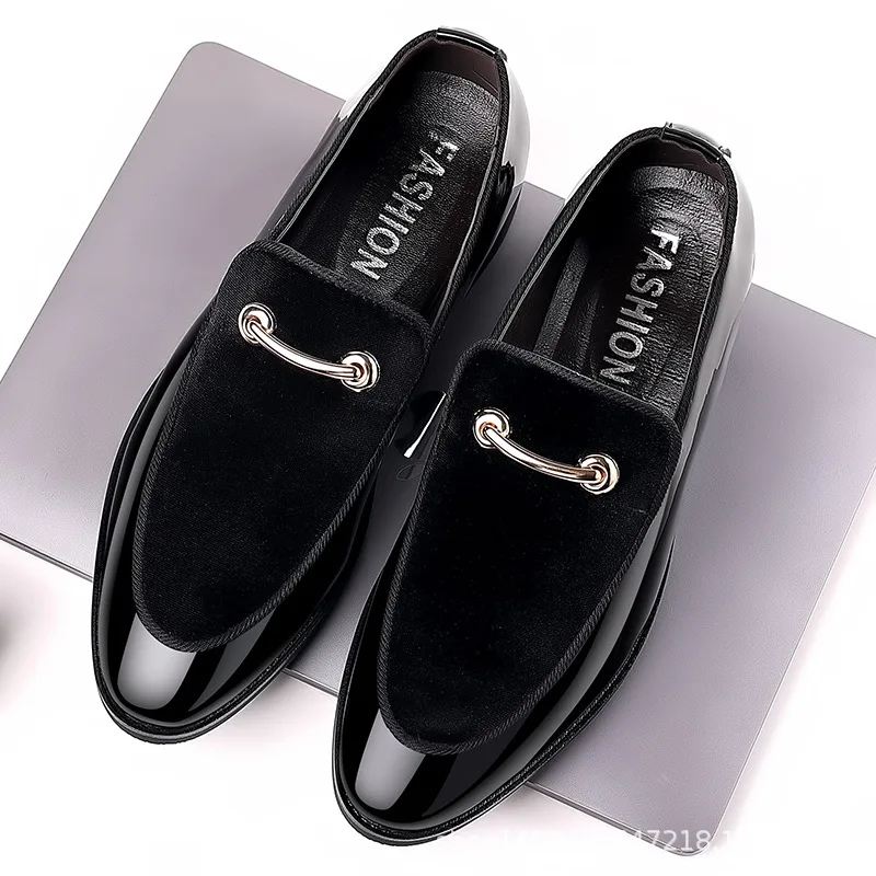 Scarpe eleganti da uomo italiane scarpe Casual in pelle scamosciata britannica in pelle verniciata mocassini alla moda coreani 2024 scarpe da festa