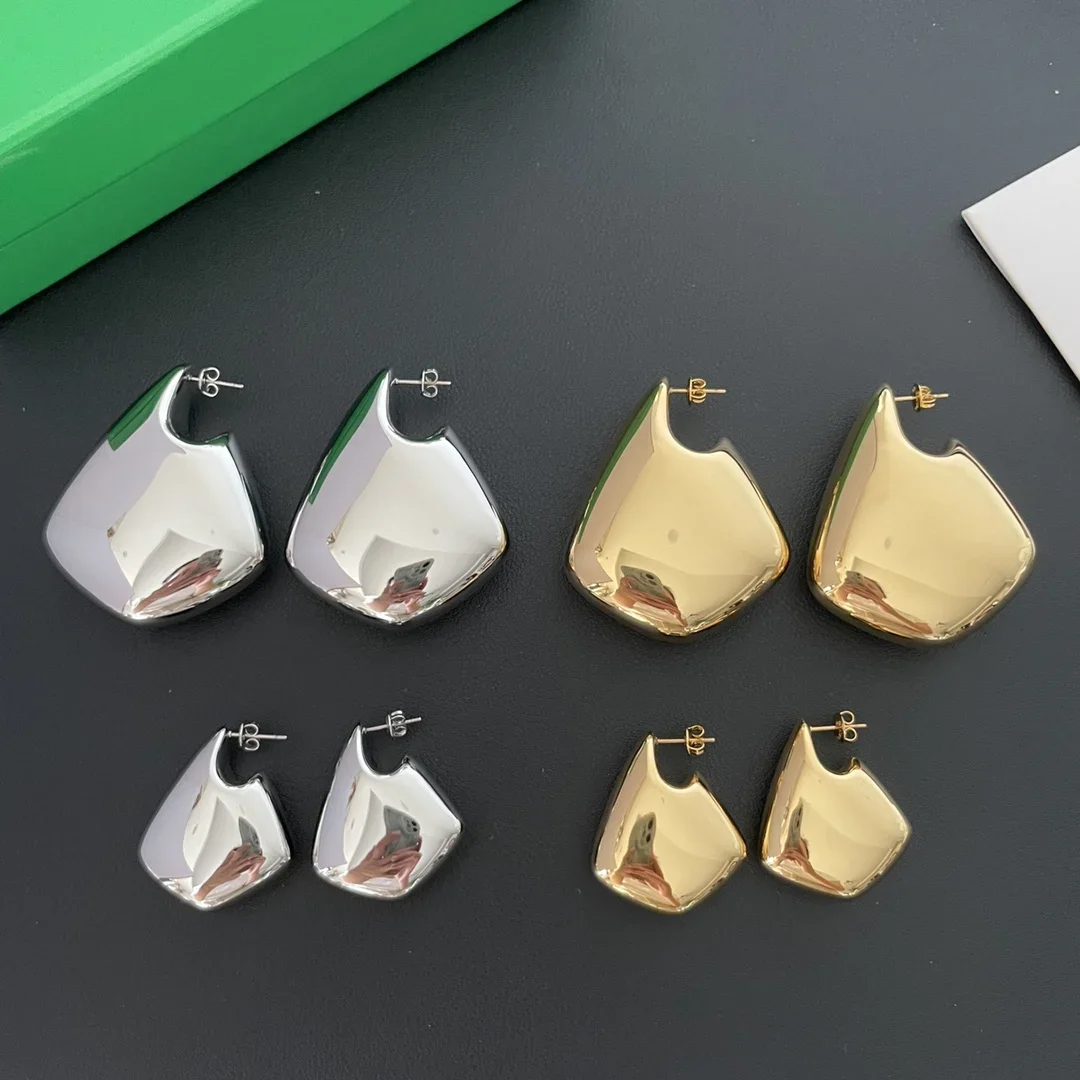 

2026 Fashion Europe Top Quality Brass Plated Gold Silver Earrings Women Designer Luxury Jewelry Party Trend