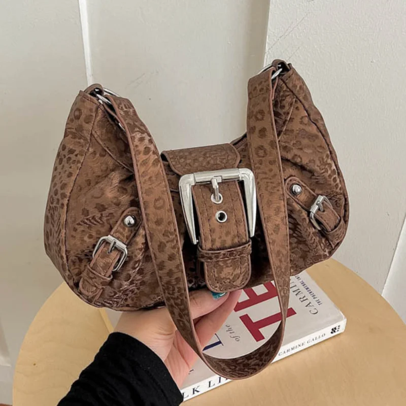 American Retro Pleated Shoulder Bag Stylish Punk Leopard Print Motorcycle Handbag Commuter Underarm Bags Crescent Shaped Purse