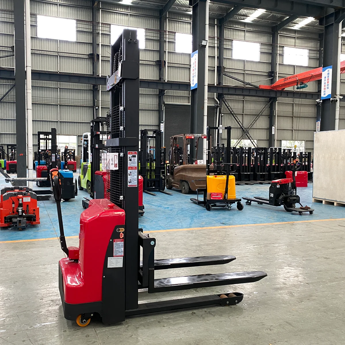 Self Loading Electric Stacker Forklift Powered Pallet Truck 1 Ton Capacity 3000-6000mm Lifting Height Chinese Factory Hot