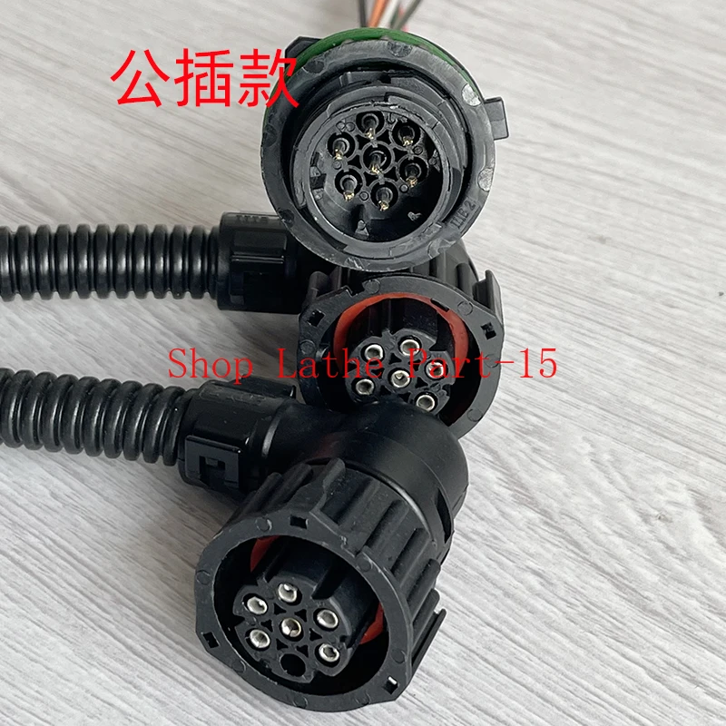 Suitable for Truck Jiefang J6 Howo Tianlong Jinaowei GTL Auman ETX Rear Tail Light Connector 7-hole Socket Universal Type