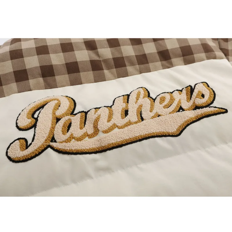 Jaqueta acolchoada com letra bordada para homens, patchwork xadrez, gola, bainha de cordão, manga comprida, casaco grosso