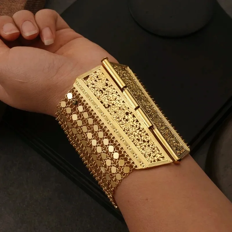 

Fashionable Luxury Arabian Women's Geometric Hollow Wide Bracelet with Tassel - Elegant Wide Cuff Jewelry Accessory