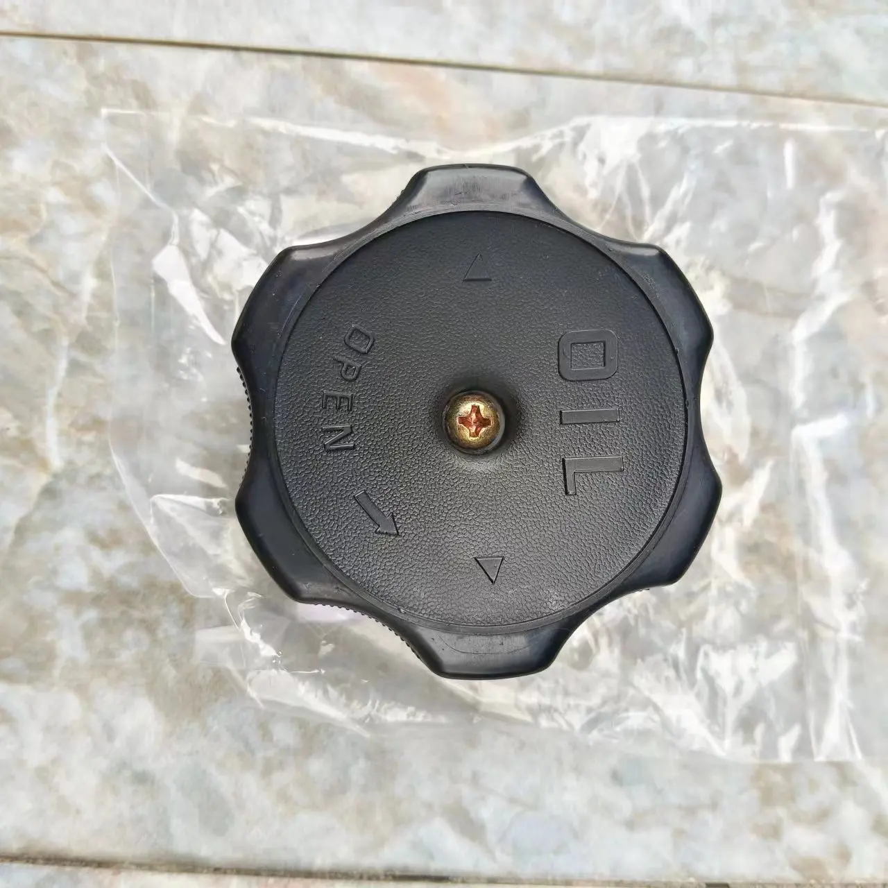 Car Engine Oil Filler Cap For Mitsubishi Montero Paiero Sport Outlander Nativa Lancer Triton Shogun L200 L400 MD132260 1250A015