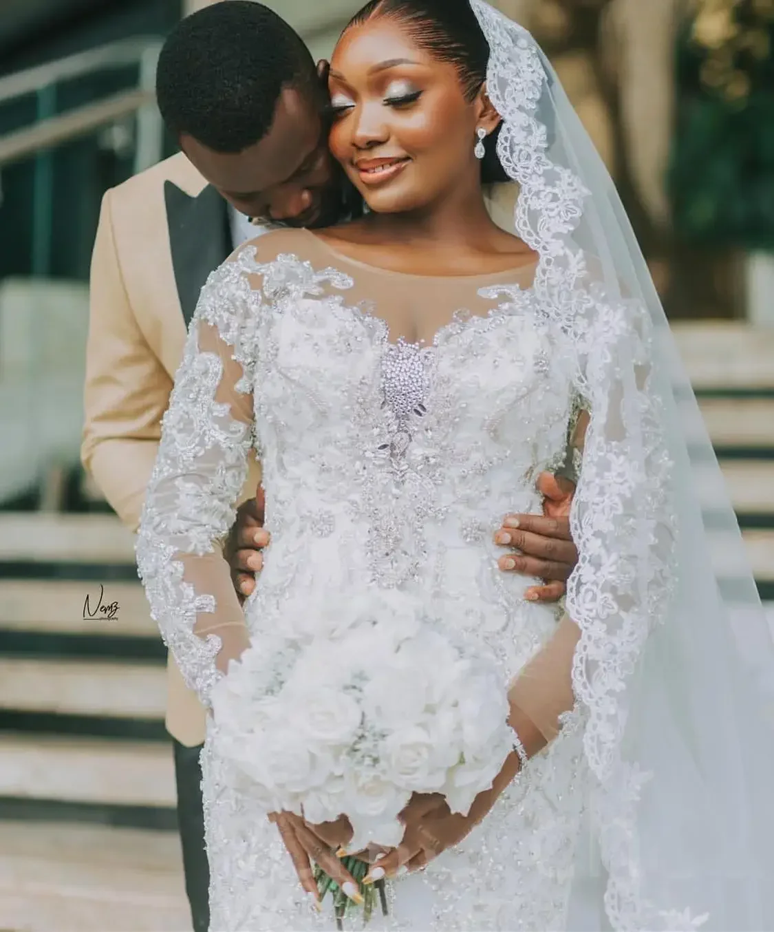Customized Sheer Neck Shinny Beads Crystals Wedding Dress  Robe De Mariee Luxe Long Sleeves Tiers Classic Bridal Gown