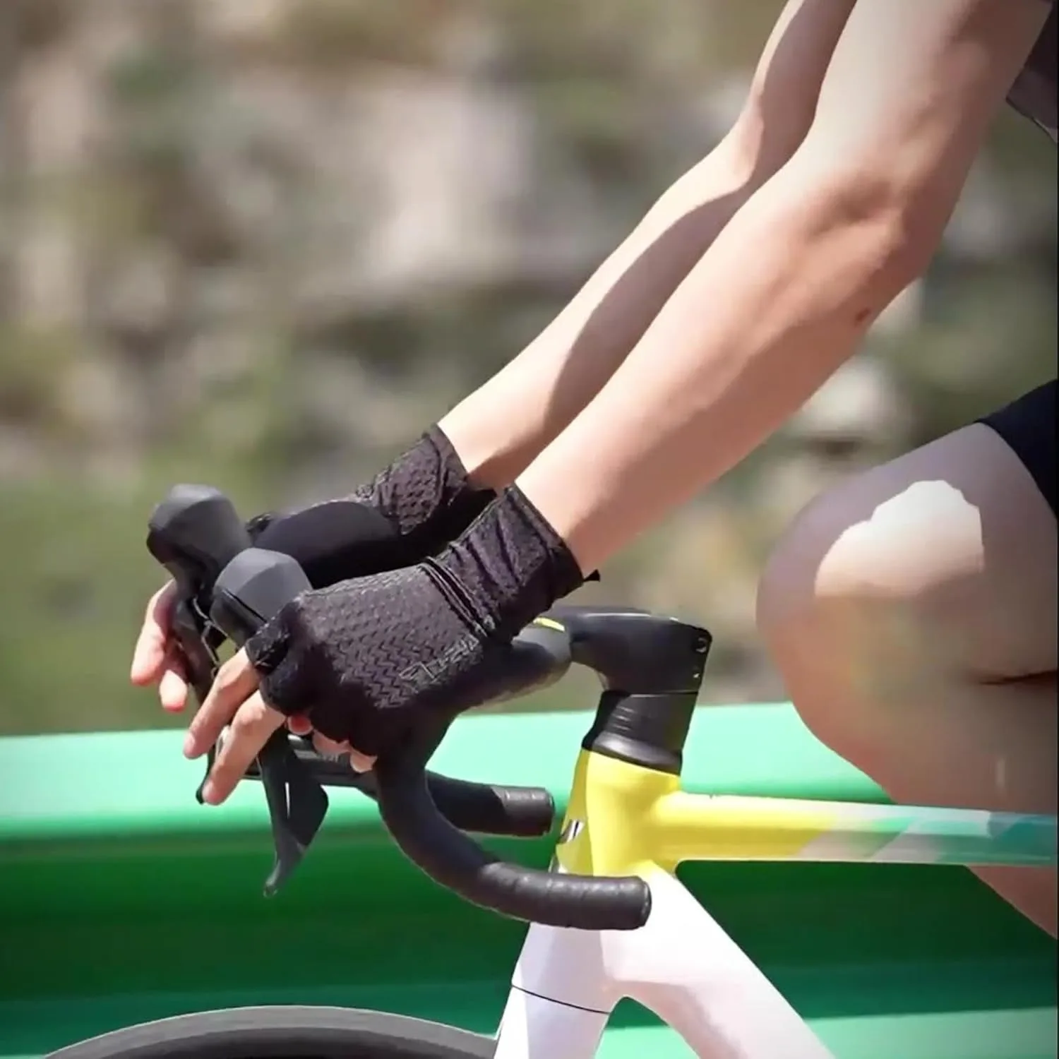 

1 Pair Breathable Half Finger Gloves Non-Slip Thickened Palm Pads,Knit Fabric,Polyester,Hand Wash for Outdoor Sports