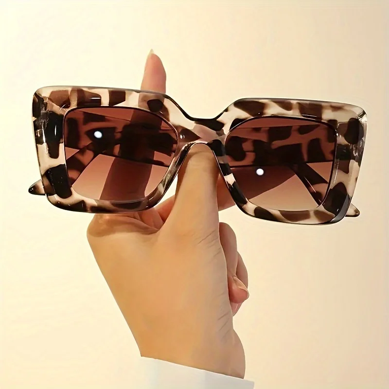 Leopard Retro Oversized Fashion Glasses For Women Chic Large Frame Glasses Perfect For Vacation Beach & Travel