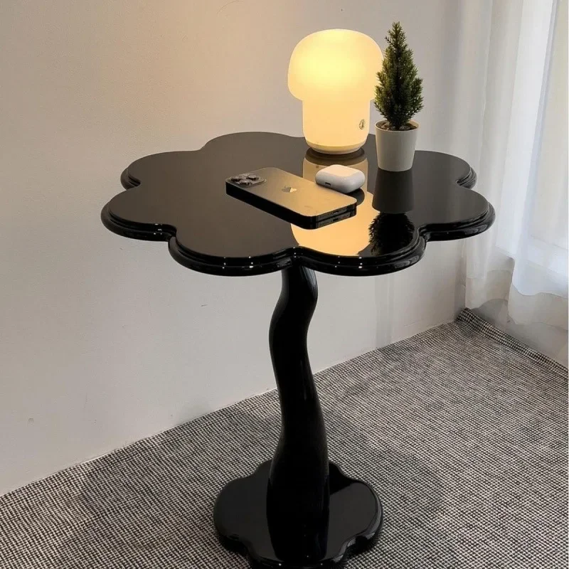 Kleiner Couchtisch im nordischen Stil mit Blütenblättern, B & B, kreativer Sofa-Beistelltisch, Wabi-Sabi-Sabi-Retro-Cloud-Couchtisch