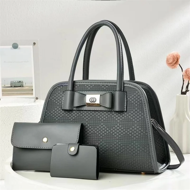 

Elegant Vintage Classic Designer Paris Fashion Leather Tote Bag With Large Capacity For Women Shopper And Messenger Use