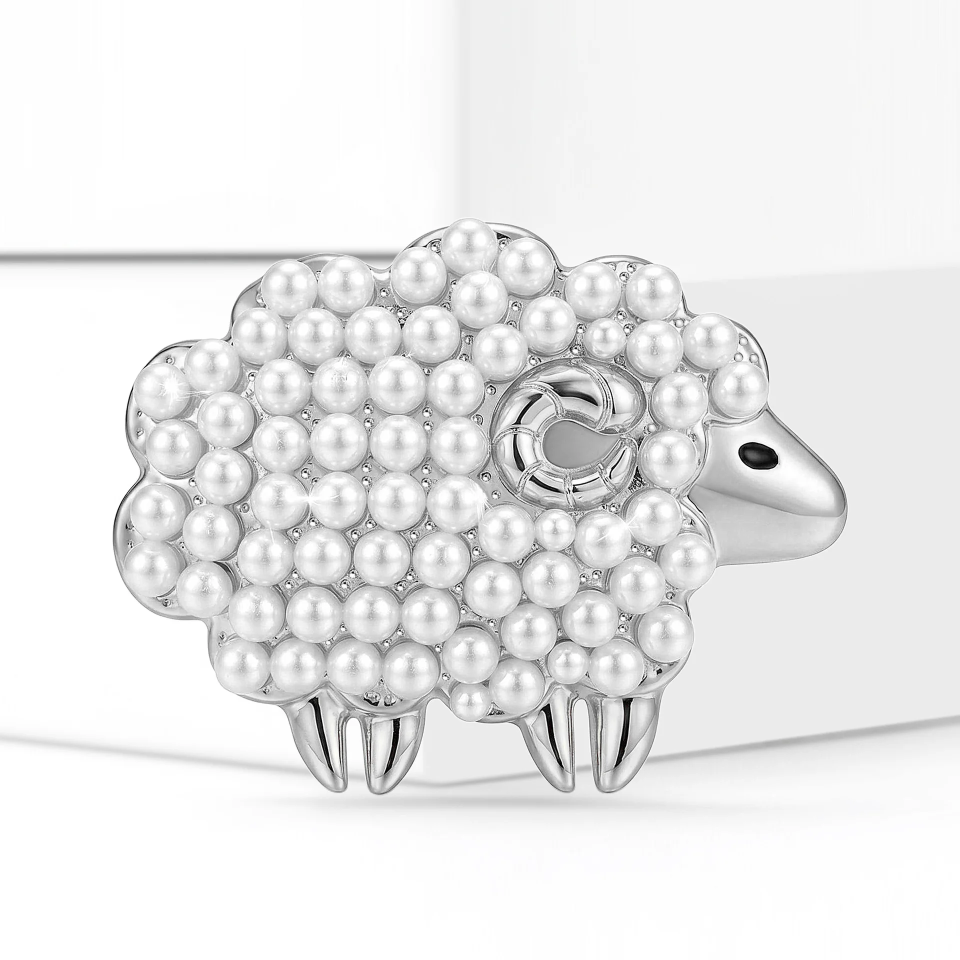 Cross border fashion retro pearl cute sheep brooch, creative personality lamb brooch exquisite jewelry
