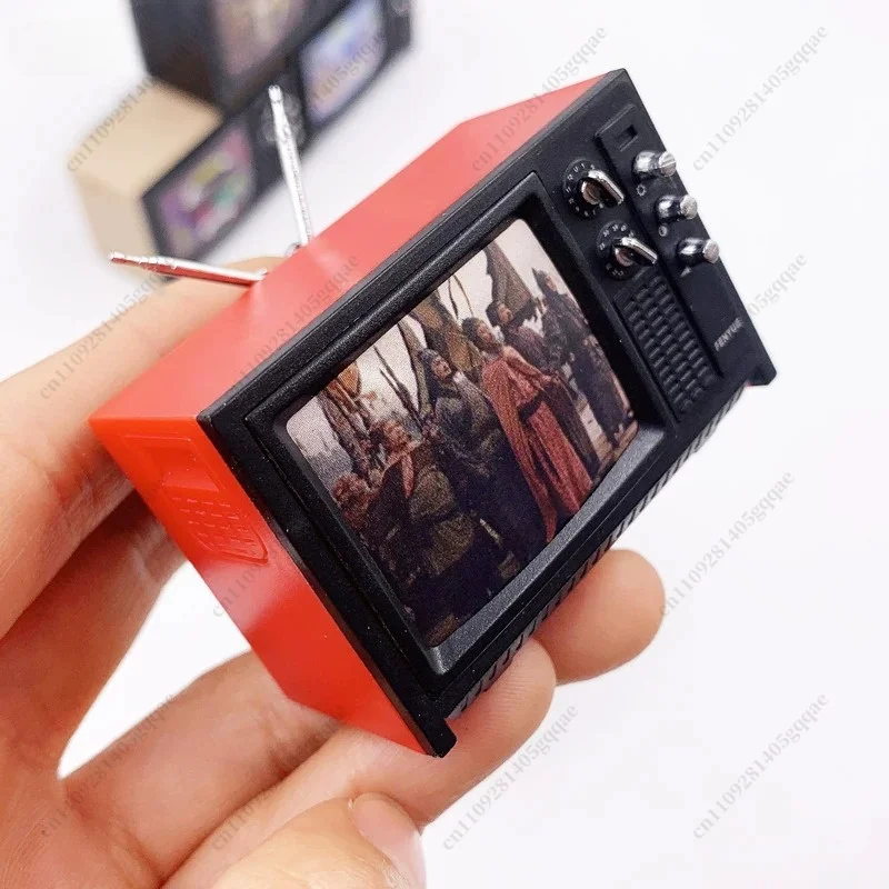 1:12 Puppenhaus Miniaturmodell, Wohnzimmerszene-Dekoration, Retro-Nostalgisches Vintage-TV-Modell – Detail 2