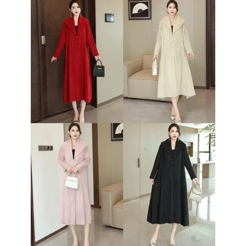 GGHK Plissee Frauen Langen Mantel 2024 Herbst Winter Neue Einfarbig Retro Design Revers Langarm Einreiher Mode Weiblichen Mantel